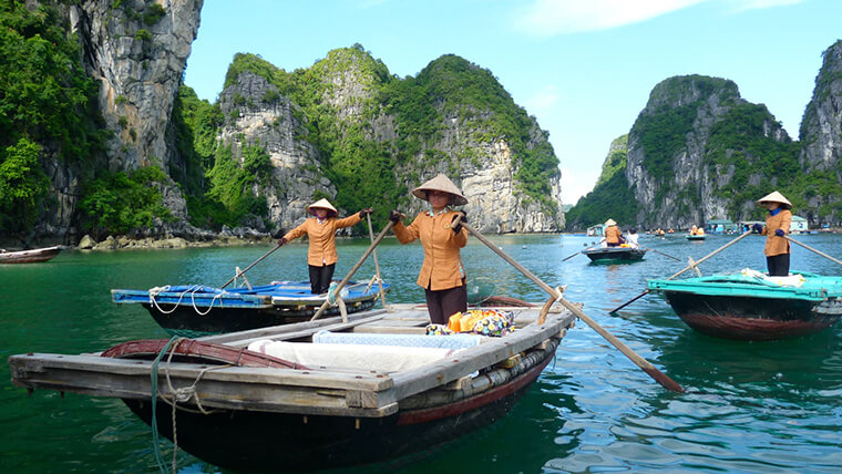 Scene in best time to visit Halong Bay